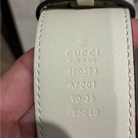 Gucci Ivory Belt with Golden GG Buckle - Picture 4 of 6